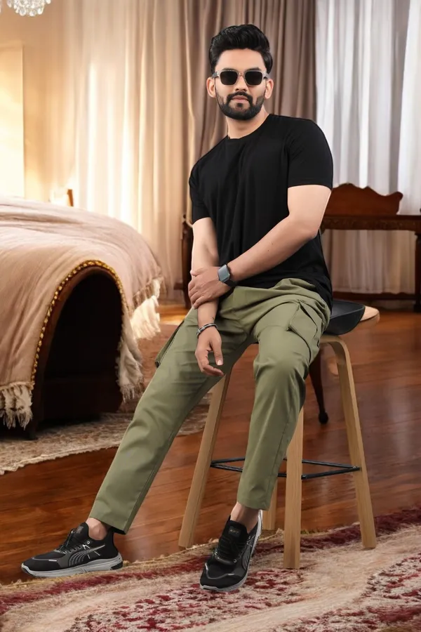 Light_Green_Cotton_Solid_Cargo_Pant_For_Men