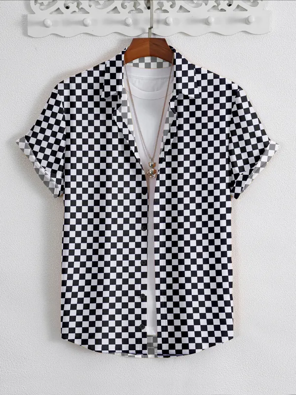 Black_&_White_Lycra_Blend_Half_Sleeve_Checkered_Shirt_For_Men