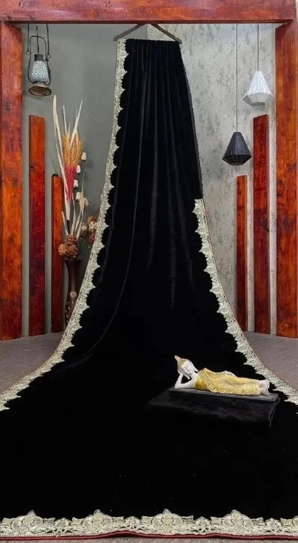 Black_Velvet_Premium_&_Elegant_Saree_With_Unstiched_Blouse