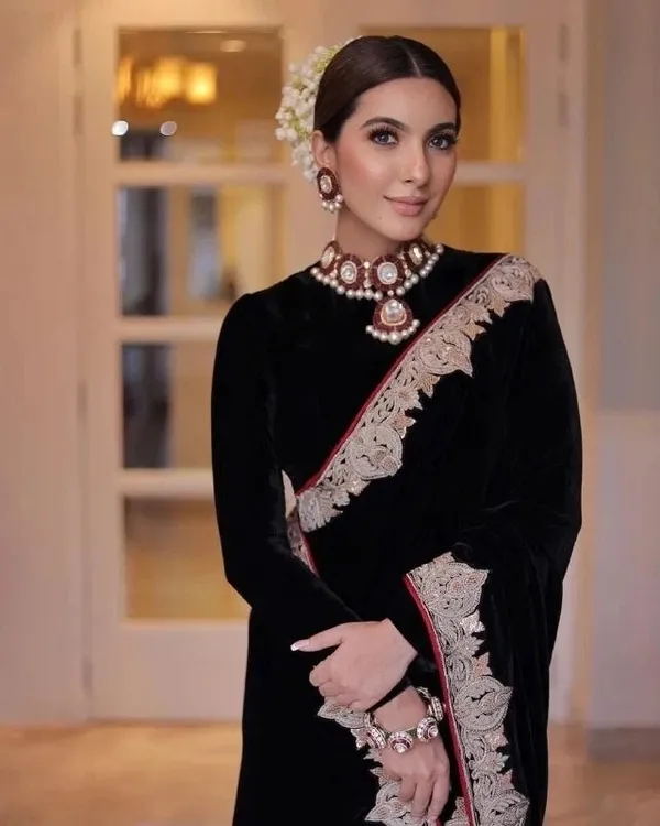Black_Velvet_Premium_&_Elegant_Saree_With_Unstiched_Blouse