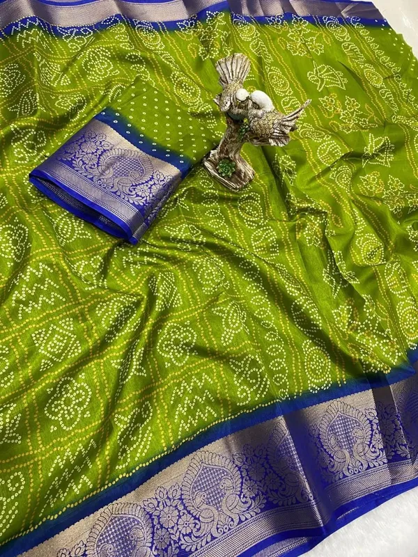 Parrot_Dola_Silk_Premium_&_Elegant_Saree_With_Unstiched_Blouse
