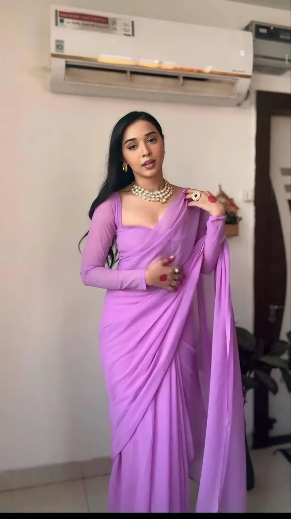 Lavender_Georgette_Premium_&_Elegant_Saree_With_Unstiched_Blouse