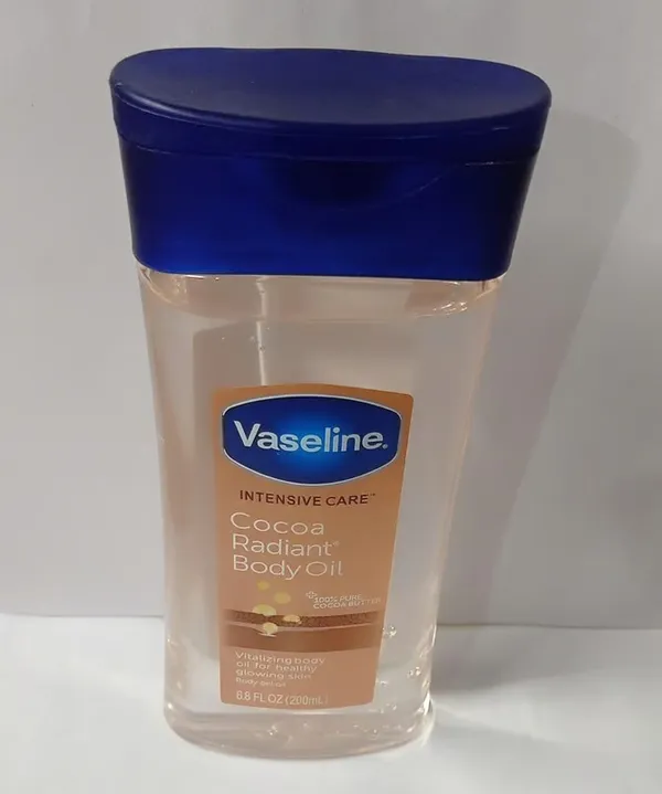 Luxurious_Hydration_Vaseline_Intensive_Care_Cocoa_Radiant_Body_Oil_with_Pure_Cocoa_Butter_Gel_Oil_–_Deep_Moisture_&_Glowing_Skin