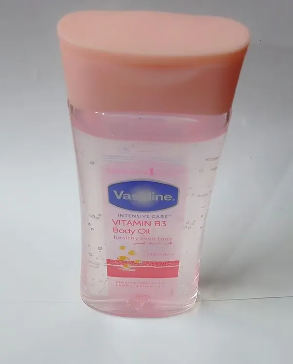 Vaseline_Intensive_Care_Vitamin_B3_Body_Oil_200ml_–_Nourishing_Glow_&_Healthy_Even_Tone_Skin_Care