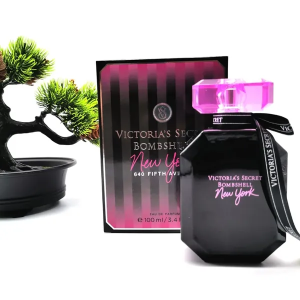 Victoria’s_Secret_Bombshell_New_York_Eau_De_Parfum_100ml_–_Glamorous_Fruity_Floral_Fragrance_For_Women