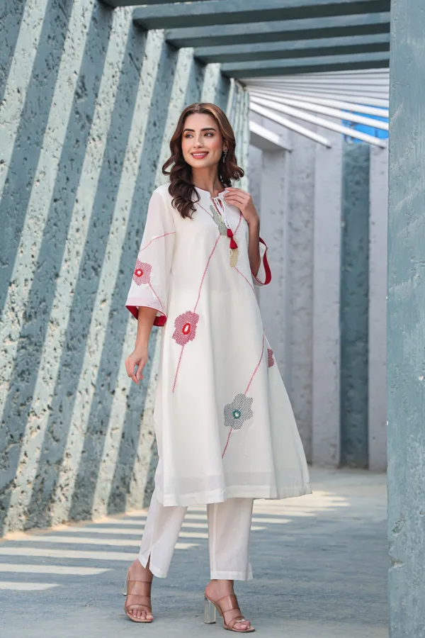 cotton__off_white___embroidered_Kurti_with_pant
