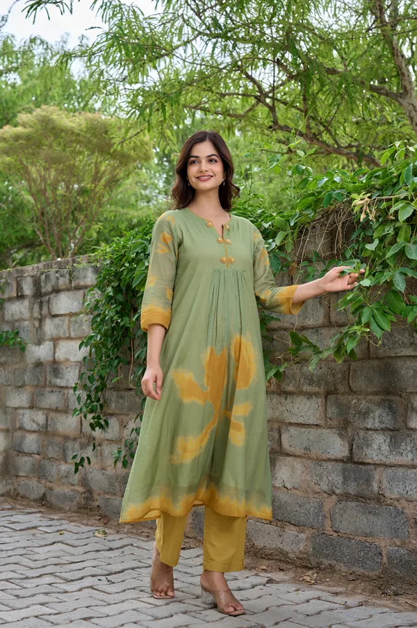 cotton__Green_floral_printed_Kurti_with_pant