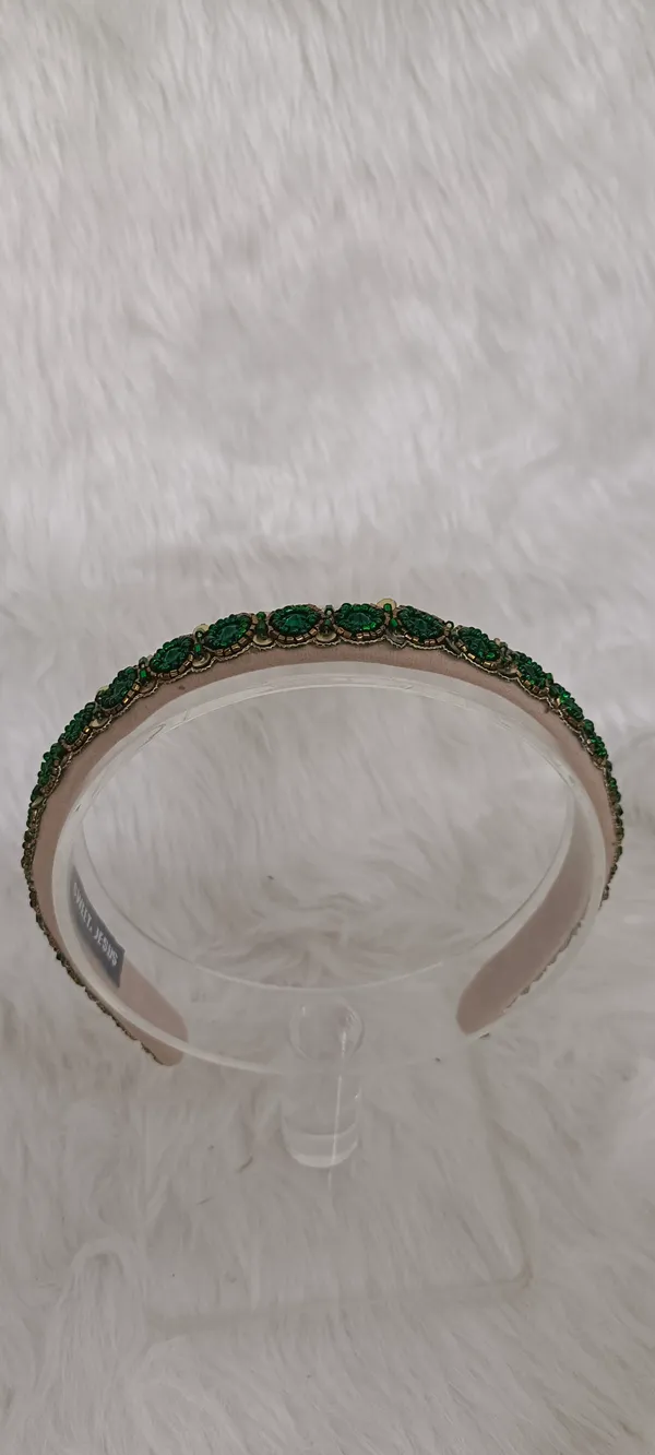 Green_Stone_Embellished_Metal_Hairband_For_Women