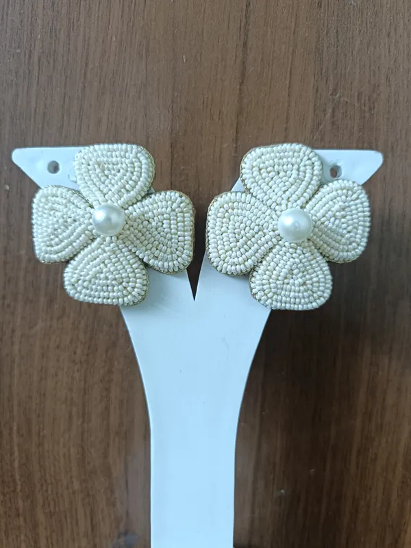 White_Bead_Floral_Pearl_Stud_Earrings_For_Women