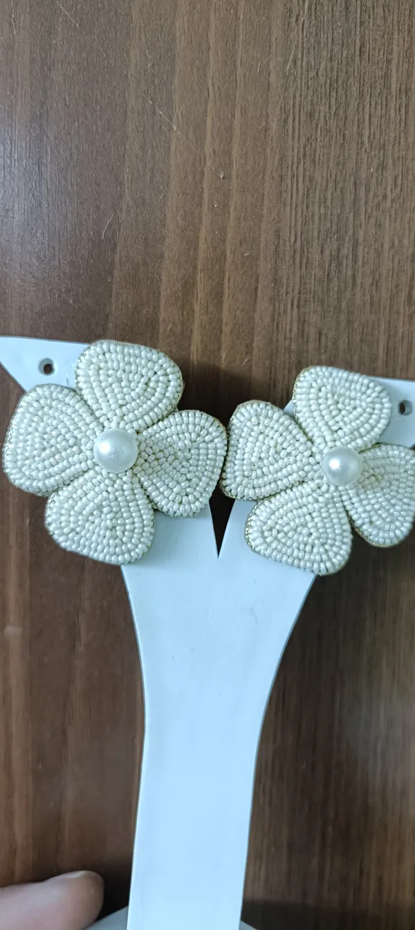 White_Bead_Floral_Pearl_Stud_Earrings_For_Women