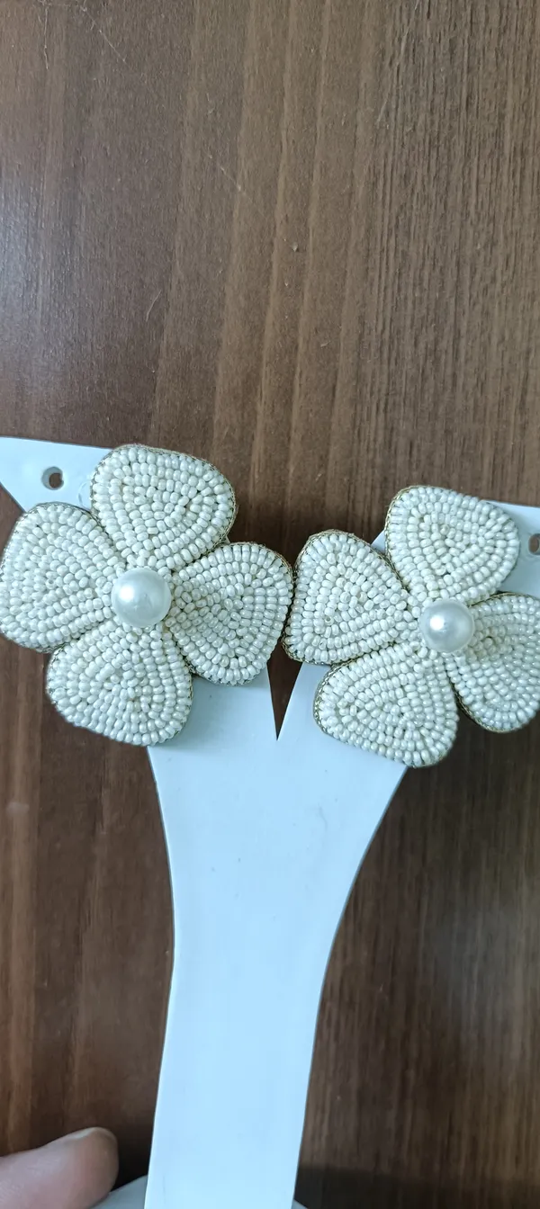 White_Bead_Floral_Pearl_Stud_Earrings_For_Women
