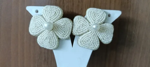 White_Bead_Floral_Pearl_Stud_Earrings_For_Women