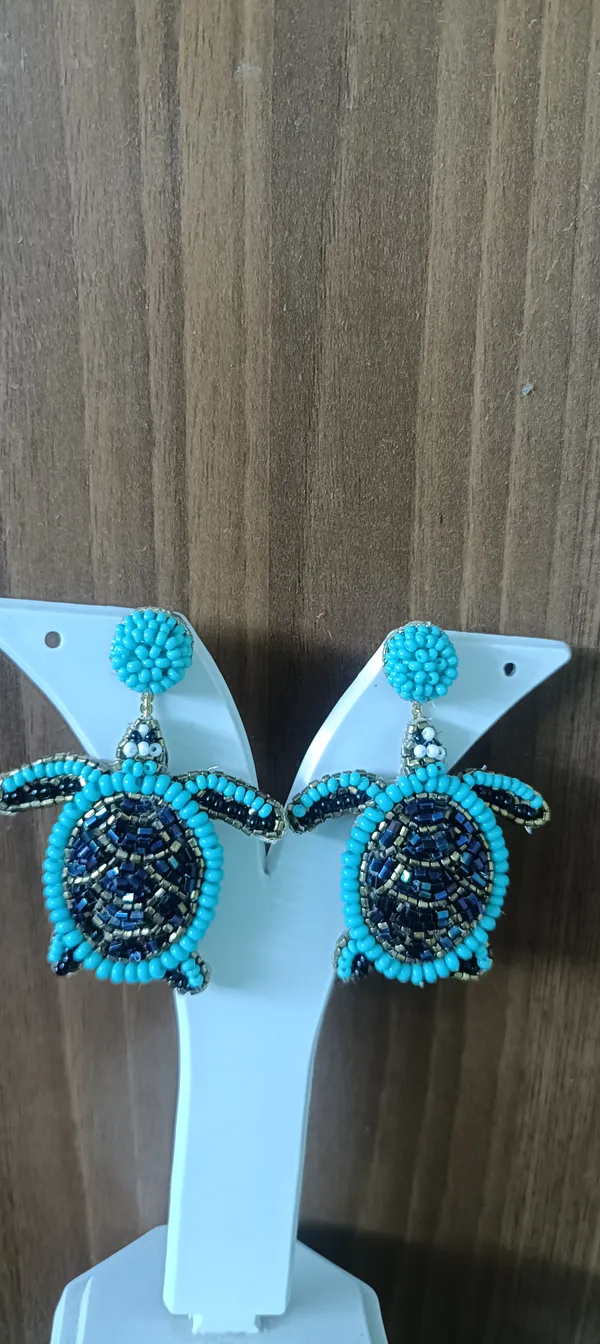 Turquoise_Beaded_Turtle_Drop_Earrings_For_Women