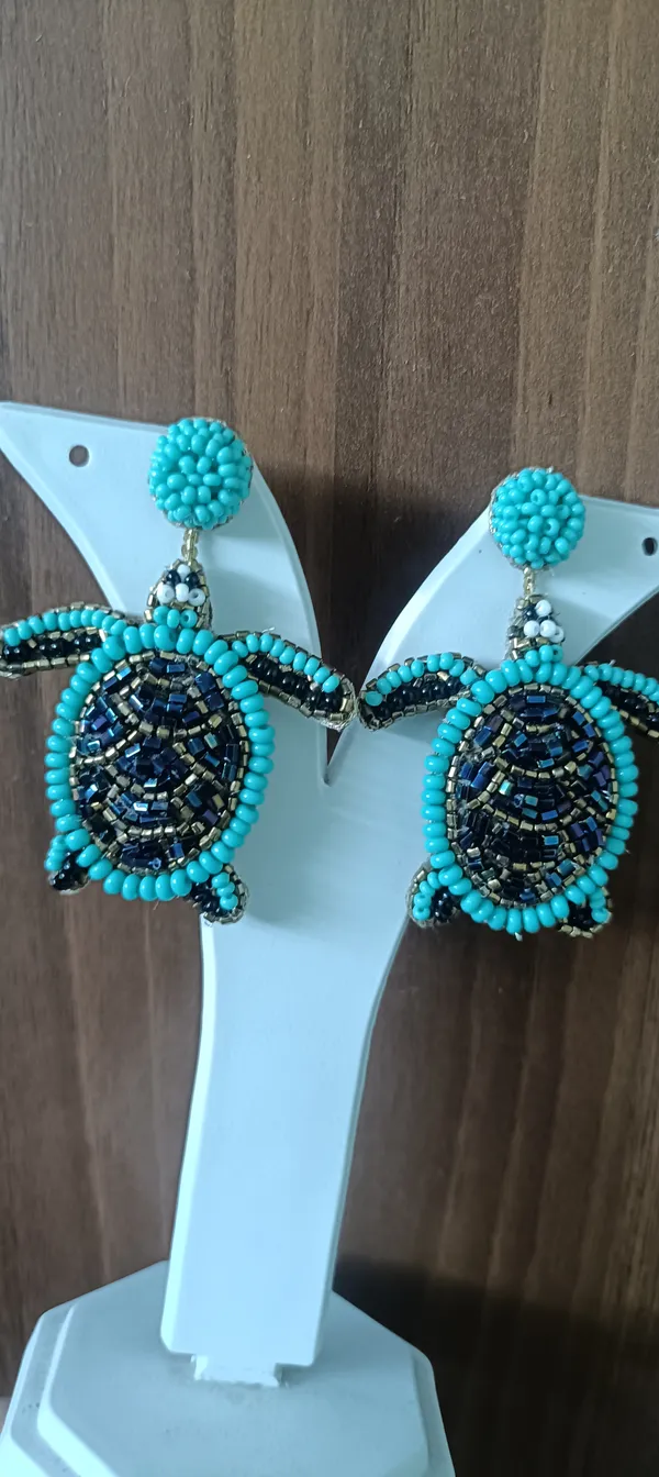 Turquoise_Beaded_Turtle_Drop_Earrings_For_Women