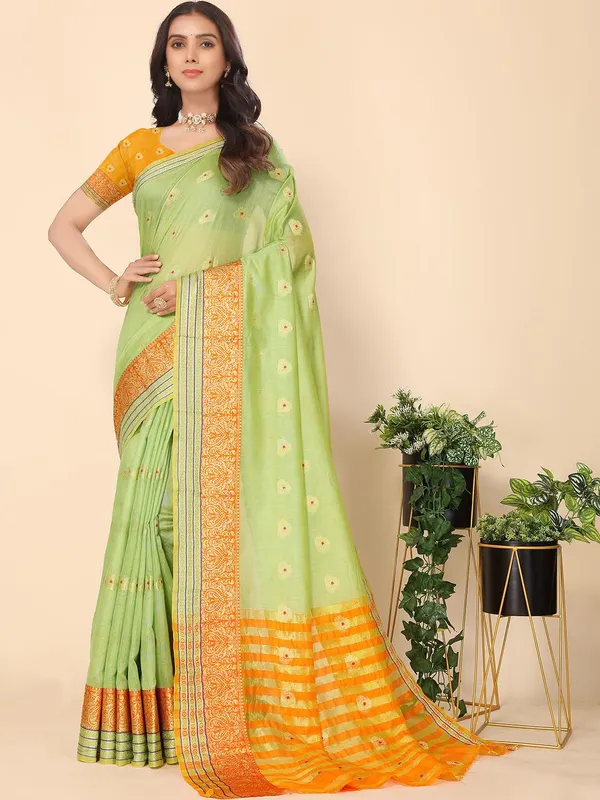Green_Cotton_Silk_Premium_&_Elegant_(_Zari_Ethnic_Motifs_)_Maheshwari_Saree_With_Blouse_Piece_For_Women