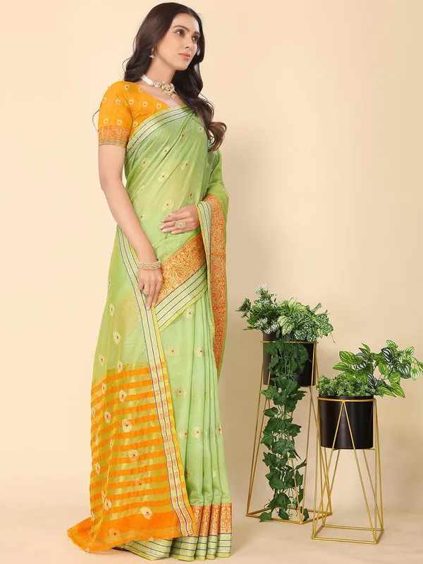 Green_Cotton_Silk_Premium_&_Elegant_(_Zari_Ethnic_Motifs_)_Maheshwari_Saree_With_Blouse_Piece_For_Women
