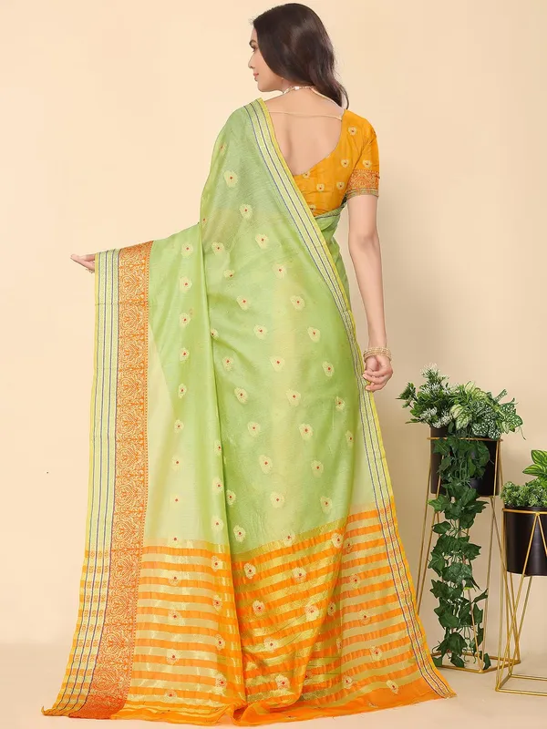 Green_Cotton_Silk_Premium_&_Elegant_(_Zari_Ethnic_Motifs_)_Maheshwari_Saree_With_Blouse_Piece_For_Women