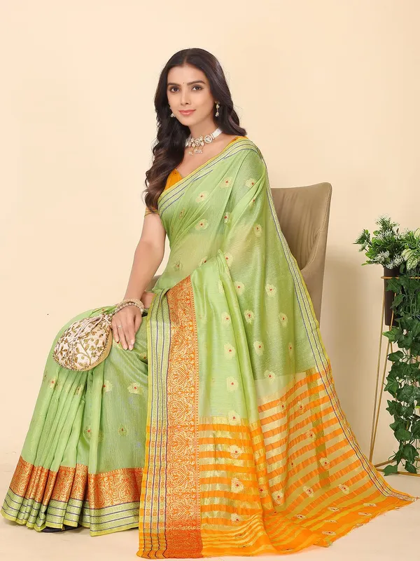 Green_Cotton_Silk_Premium_&_Elegant_(_Zari_Ethnic_Motifs_)_Maheshwari_Saree_With_Blouse_Piece_For_Women