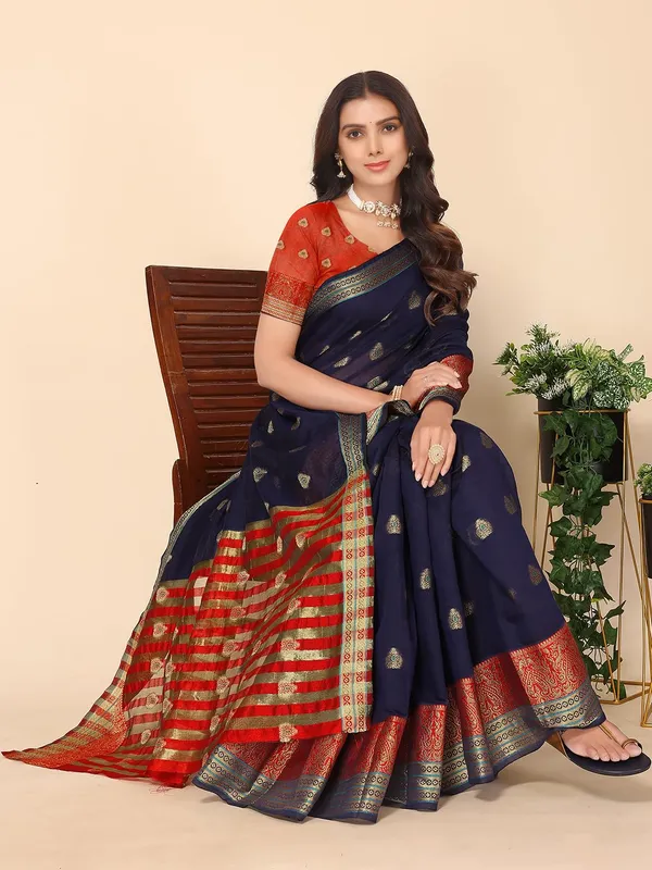 Navy_Blue_Cotton_Silk_Premium_&_Elegant_(_Zari_Ethnic_Motifs_)_Maheshwari_Saree_With_Blouse_Piece_For_Women