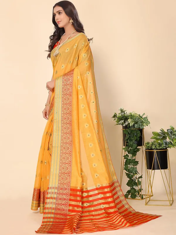 Yellow_Cotton_Silk_Premium_&_Elegant_(_Zari_Ethnic_Motifs_)_Maheshwari_Saree_With_Blouse_Piece_For_Women