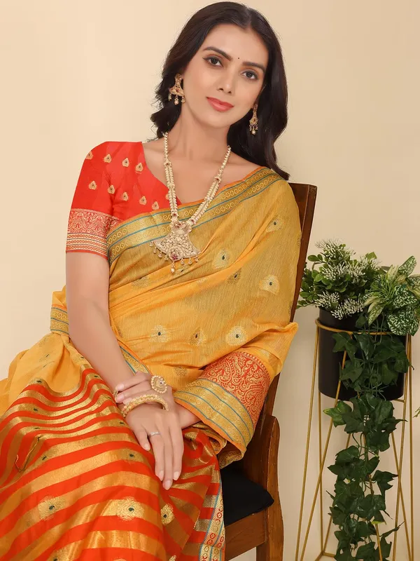 Yellow_Cotton_Silk_Premium_&_Elegant_(_Zari_Ethnic_Motifs_)_Maheshwari_Saree_With_Blouse_Piece_For_Women