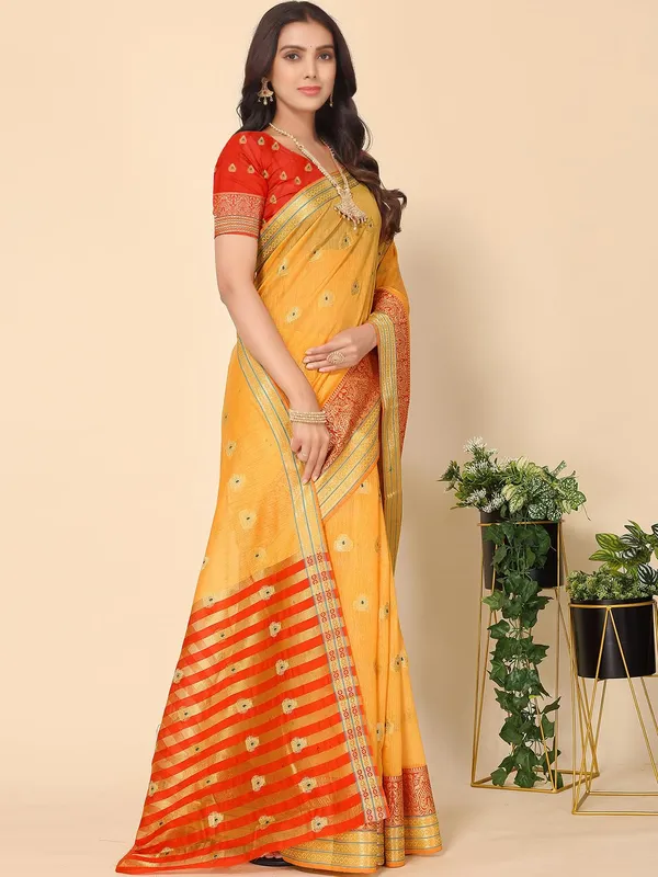 Yellow_Cotton_Silk_Premium_&_Elegant_(_Zari_Ethnic_Motifs_)_Maheshwari_Saree_With_Blouse_Piece_For_Women