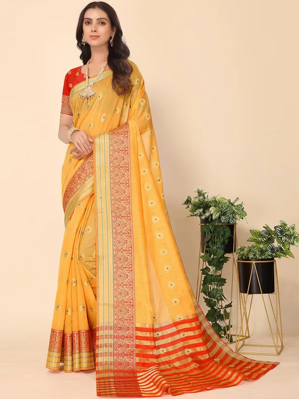 Yellow_Cotton_Silk_Premium_&_Elegant_(_Zari_Ethnic_Motifs_)_Maheshwari_Saree_With_Blouse_Piece_For_Women