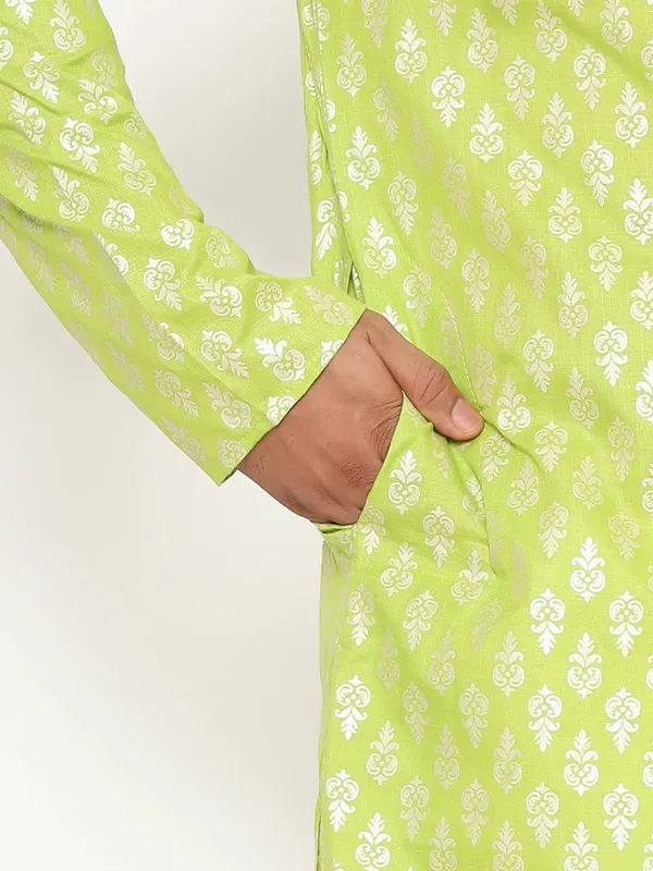 Green_Silk_Premium_&_Elegant_Regular_Kurta_&_Pajama_Set_For_Men