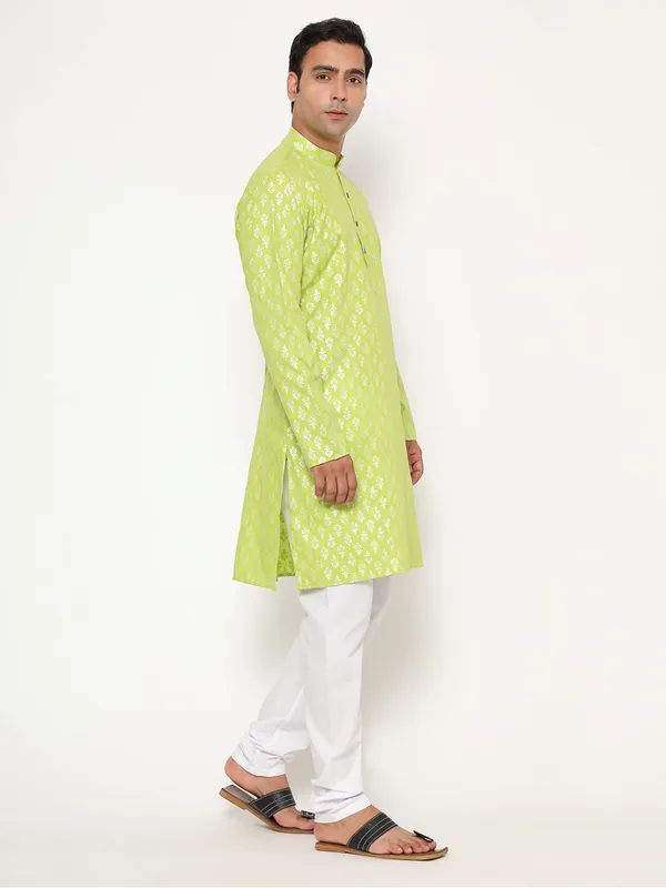 Green_Silk_Premium_&_Elegant_Regular_Kurta_&_Pajama_Set_For_Men