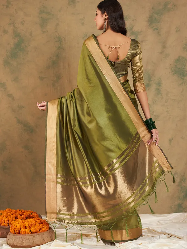 Green_Cotton_Organza_Premium_&_Elegant_(_Graceful_Zari_)_Saree_With_Blouse_Piece_For_Women