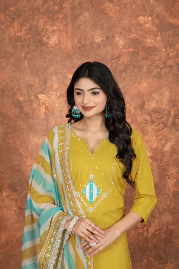 Yellow_Roman_Silk_Embroidered_Thread_Work_Kurta_Set_For_Women