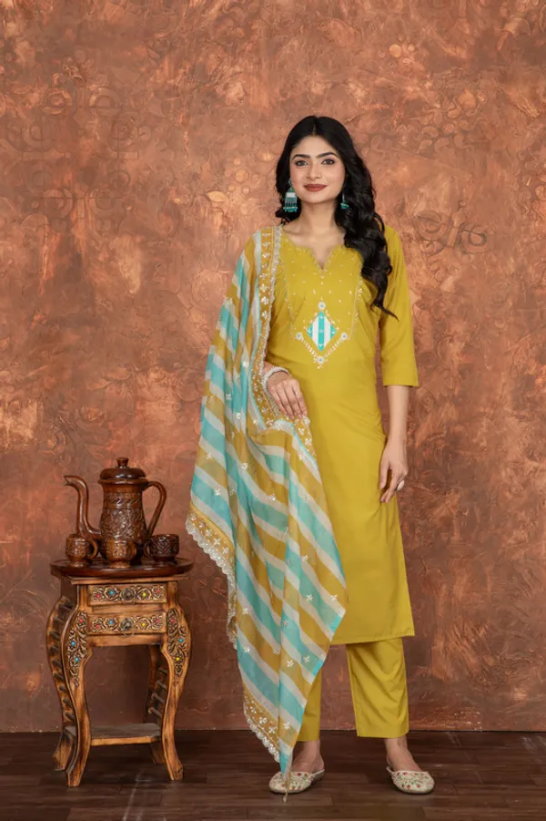 Yellow_Roman_Silk_Embroidered_Thread_Work_Kurta_Set_For_Women