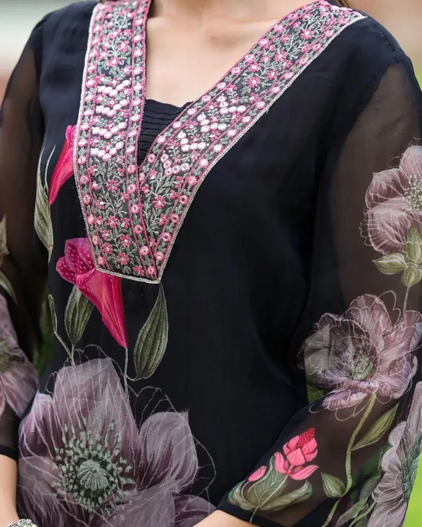 Black_Georgette_Large_Floral_Digital_Print_Kurta_Set_For_Women