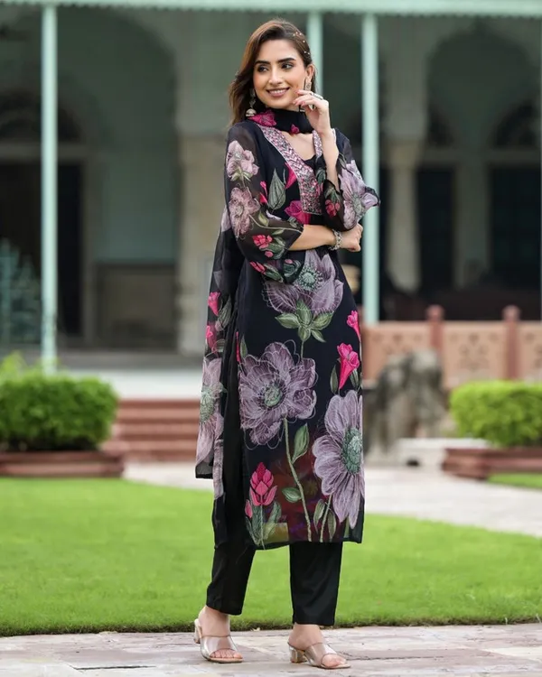 Black_Georgette_Large_Floral_Digital_Print_Kurta_Set_For_Women