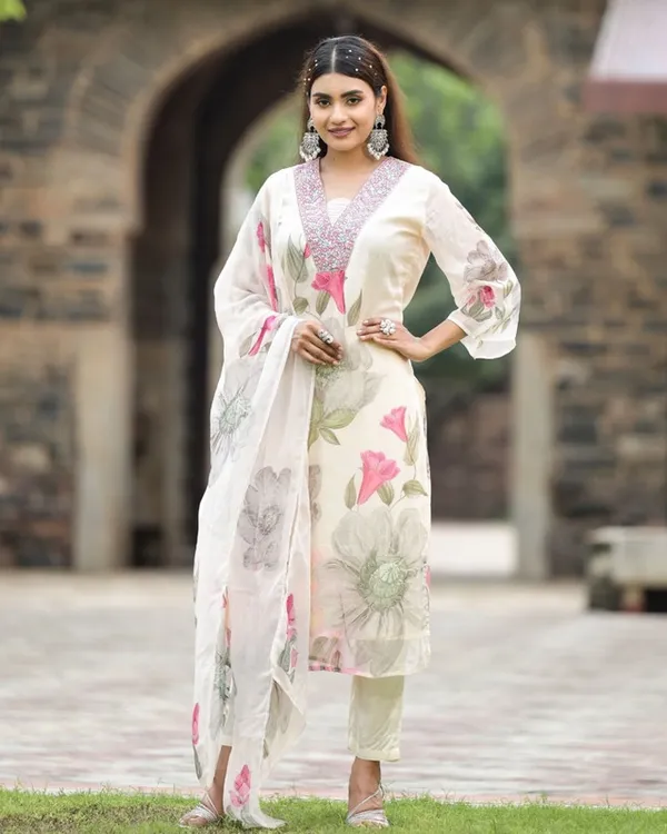 White_Georgette_Large_Floral_Digital_Print_Kurta_Set_For_Women