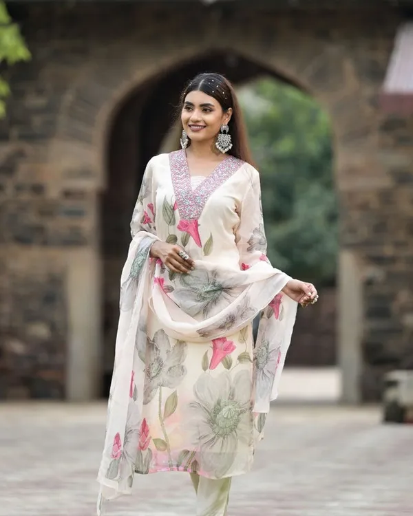 White_Georgette_Large_Floral_Digital_Print_Kurta_Set_For_Women