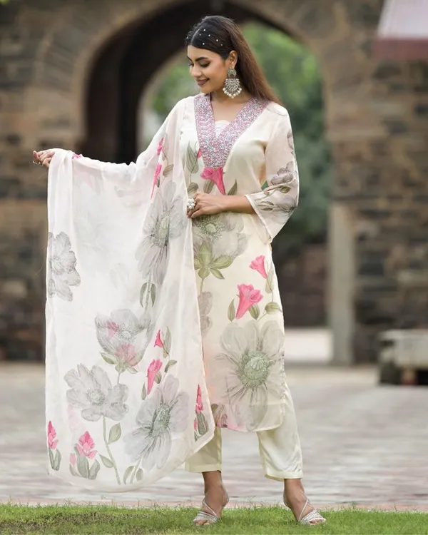 White_Georgette_Large_Floral_Digital_Print_Kurta_Set_For_Women