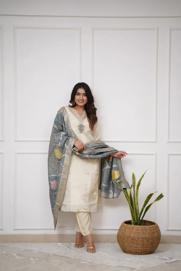 Biege_Viscose_Golden_Thread_Embroiderey_Work_Kurti_Set_For_Women
