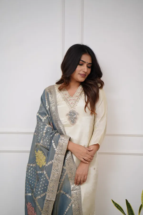 Biege_Viscose_Golden_Thread_Embroiderey_Work_Kurti_Set_For_Women