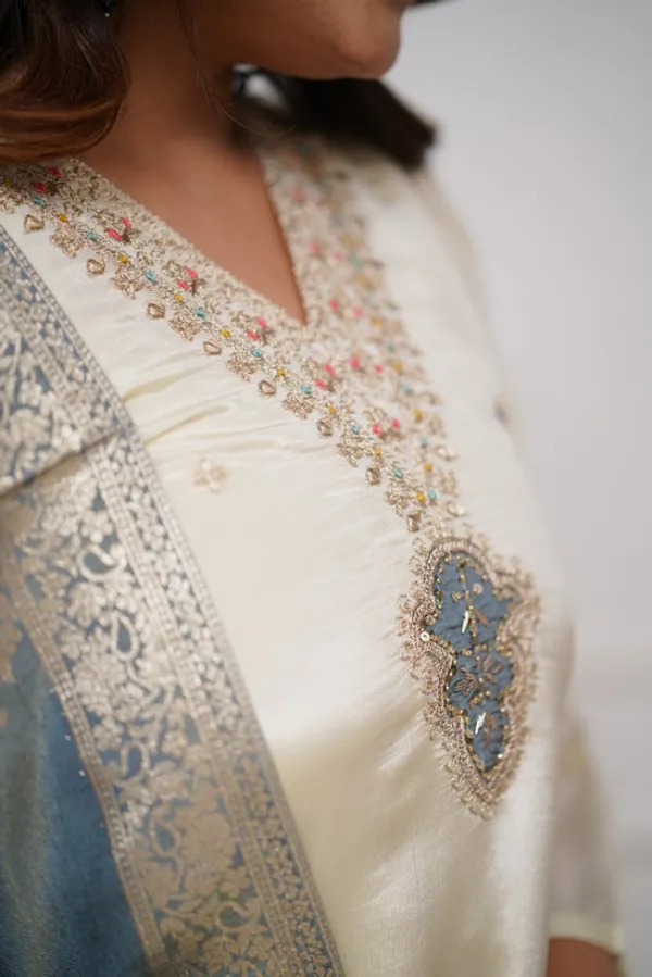 Biege_Viscose_Golden_Thread_Embroiderey_Work_Kurti_Set_For_Women