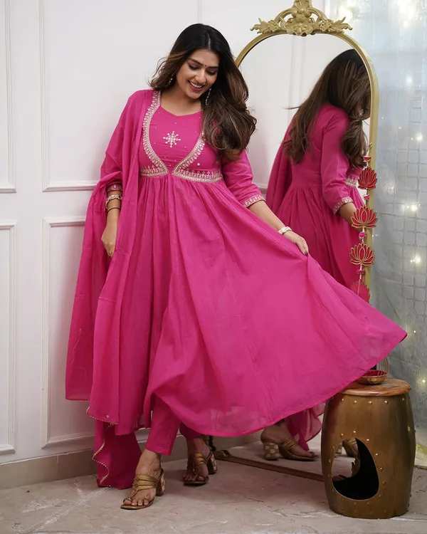 Pink_Muslin_Cotton_Golden_Thread_Embroidery_Work_Anarkali_Gown_Set_For_Women
