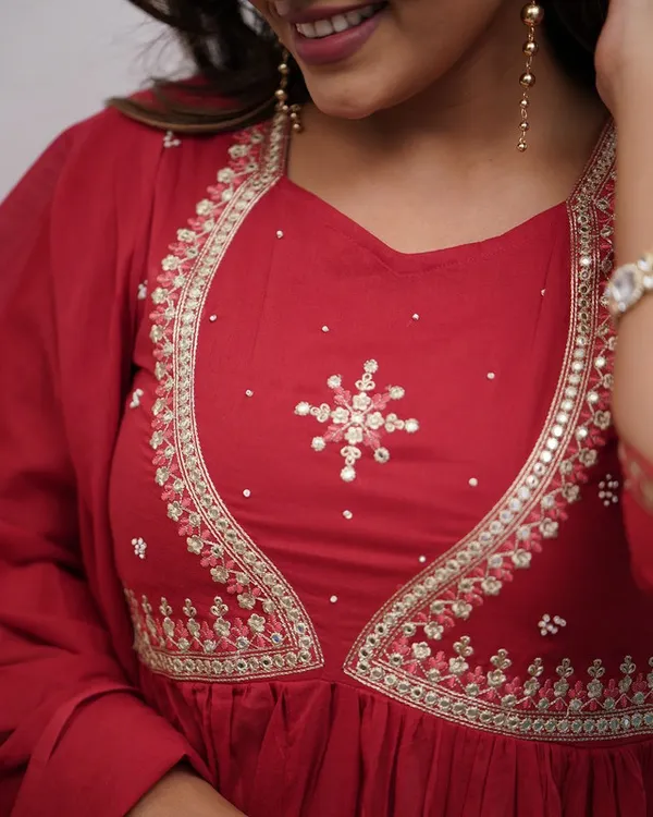 Red_Muslin_Cotton_Golden_Thread_Embroiderey_Work_Anarkali_Gown_Set_For_Women