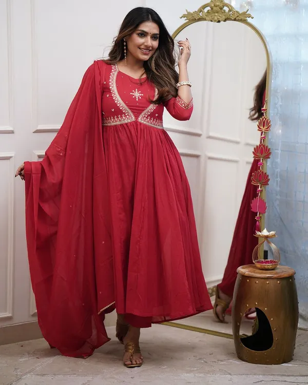 Red_Muslin_Cotton_Golden_Thread_Embroiderey_Work_Anarkali_Gown_Set_For_Women