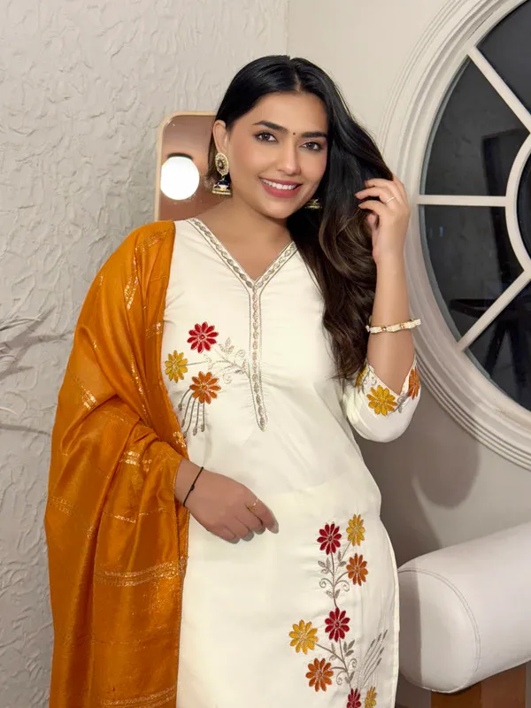 Off_White_Cotton_Silk_Embroidered_Thread_Work_Kurti_Set_For_Women