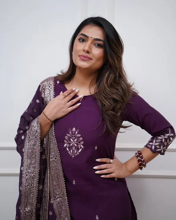 Purple_Pv_Chanderi_Embroidered_Thread_Work_Kurti_Set_For_Women