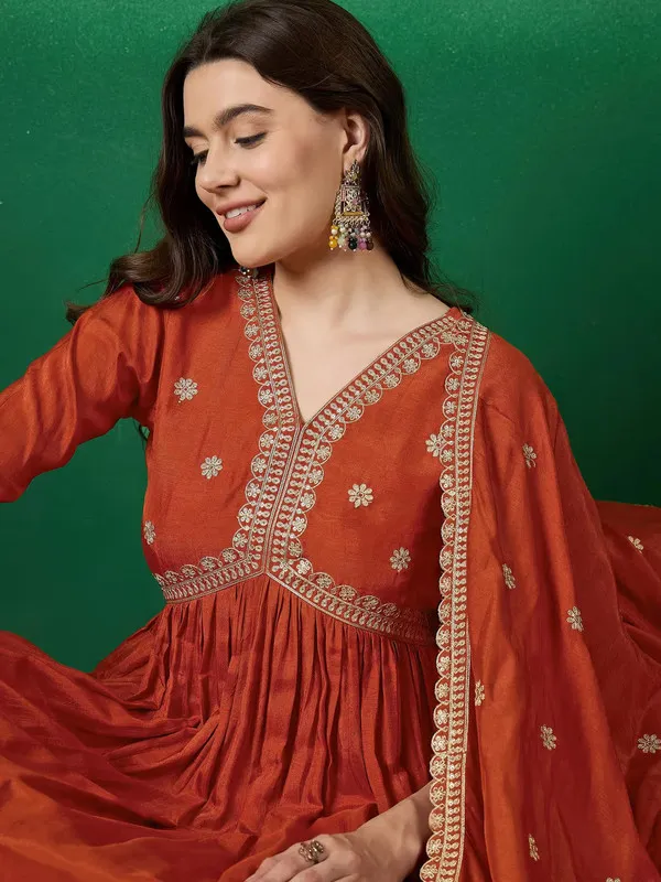 Rust_Orange_Muslin_Silk_Embroidered_Thread_Work_Kurta_Pant_Set_For_Women