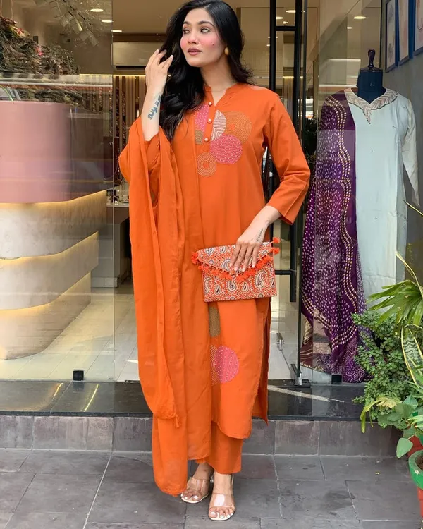 Orange_Rayon_Slub_Embroidered_Thread_Work_With_Buttons_Kurti_Set_For_Women