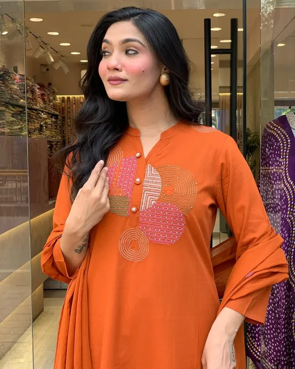 Orange_Rayon_Slub_Embroidered_Thread_Work_With_Buttons_Kurti_Set_For_Women