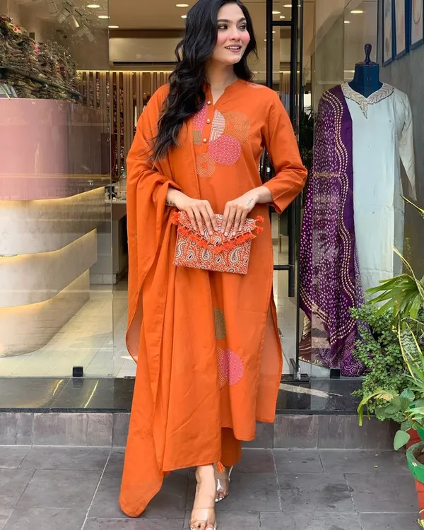 Orange_Rayon_Slub_Embroidered_Thread_Work_With_Buttons_Kurti_Set_For_Women
