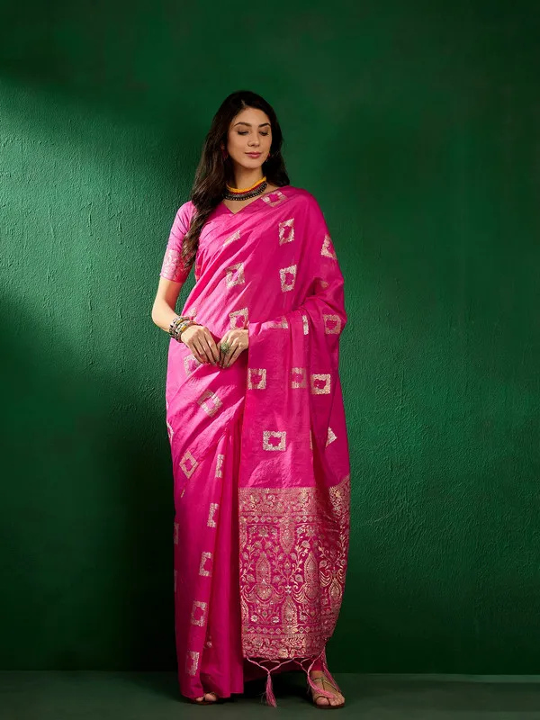 Pink_Cotton_Premium_&_Elegant_Saree_With_Blouse_Piece_For_Women
